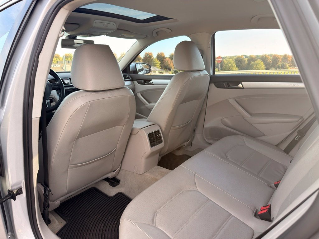 2013 Volkswagen Passat TDI SE w/Sunroof/Nav