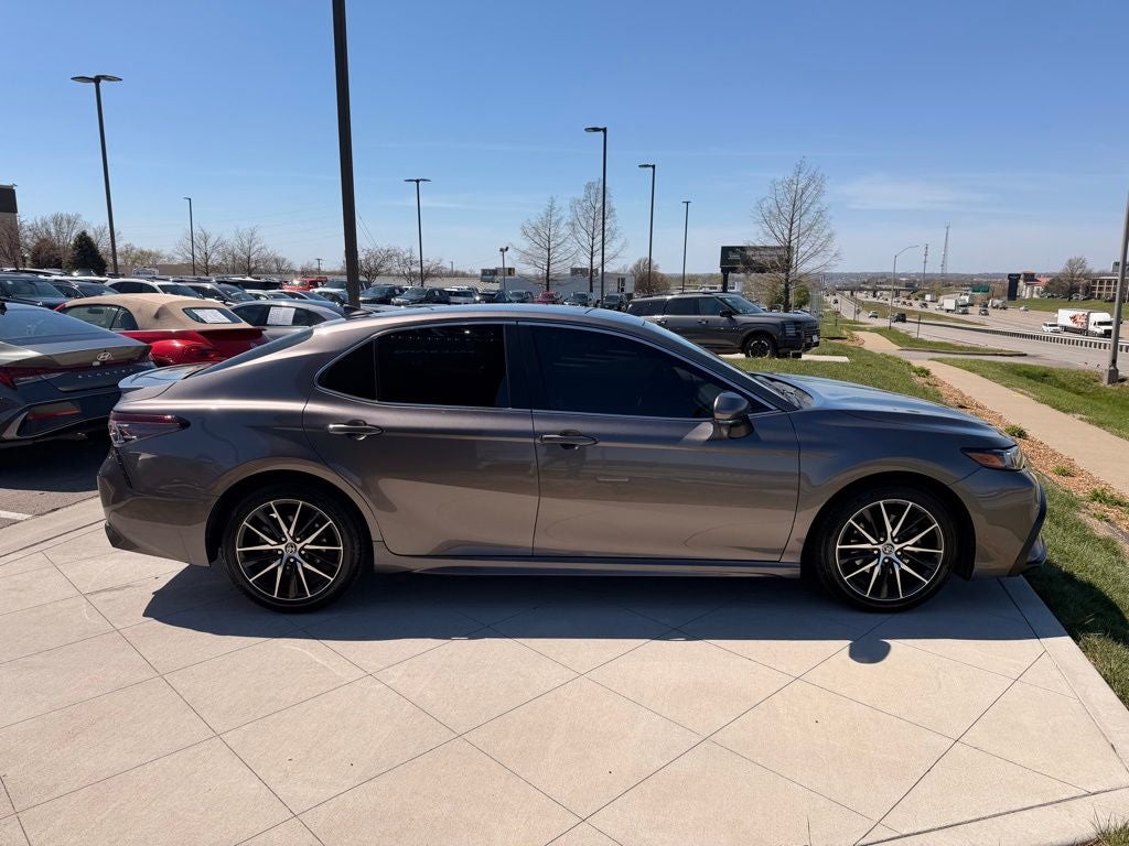 2022 Toyota Camry SE Convenience