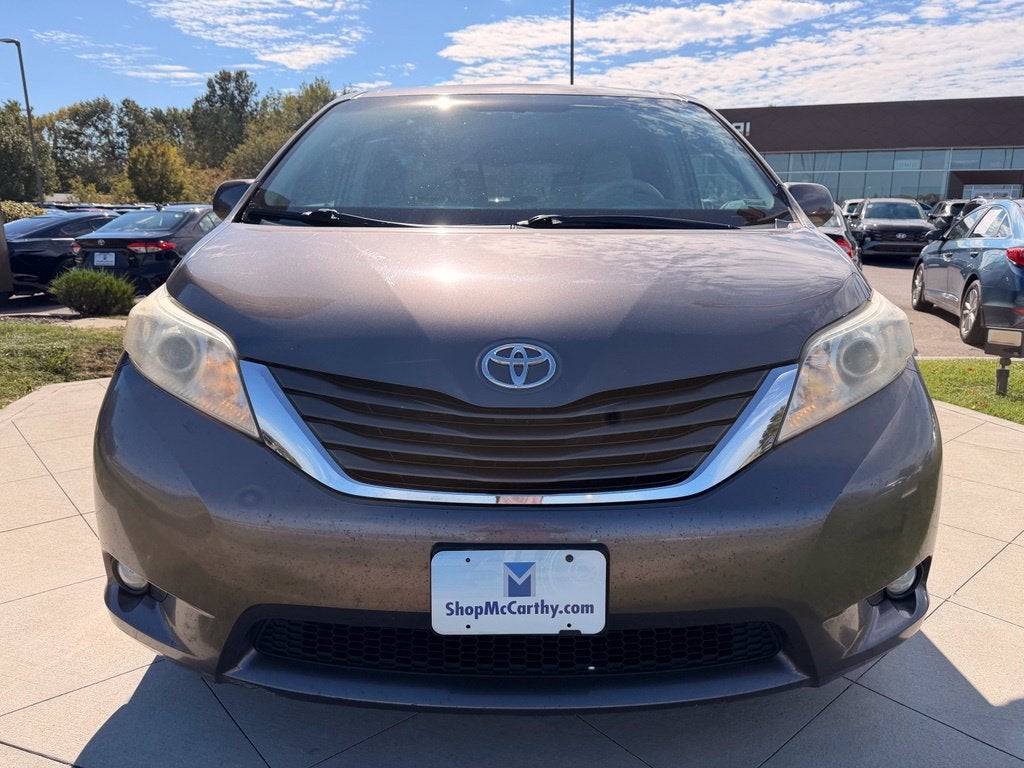2014 Toyota Sienna XLE 8 Passenger