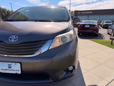 2014 Toyota Sienna XLE 8 Passenger