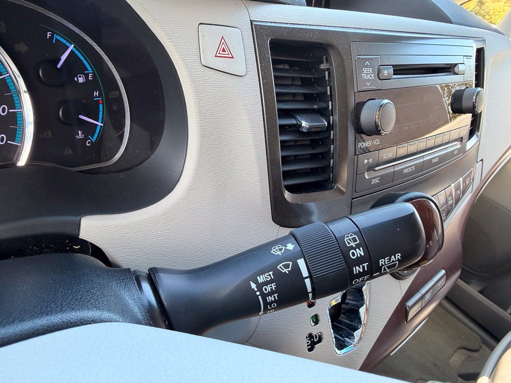 2014 Toyota Sienna XLE 8 Passenger