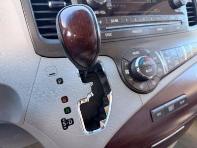 2014 Toyota Sienna XLE 8 Passenger