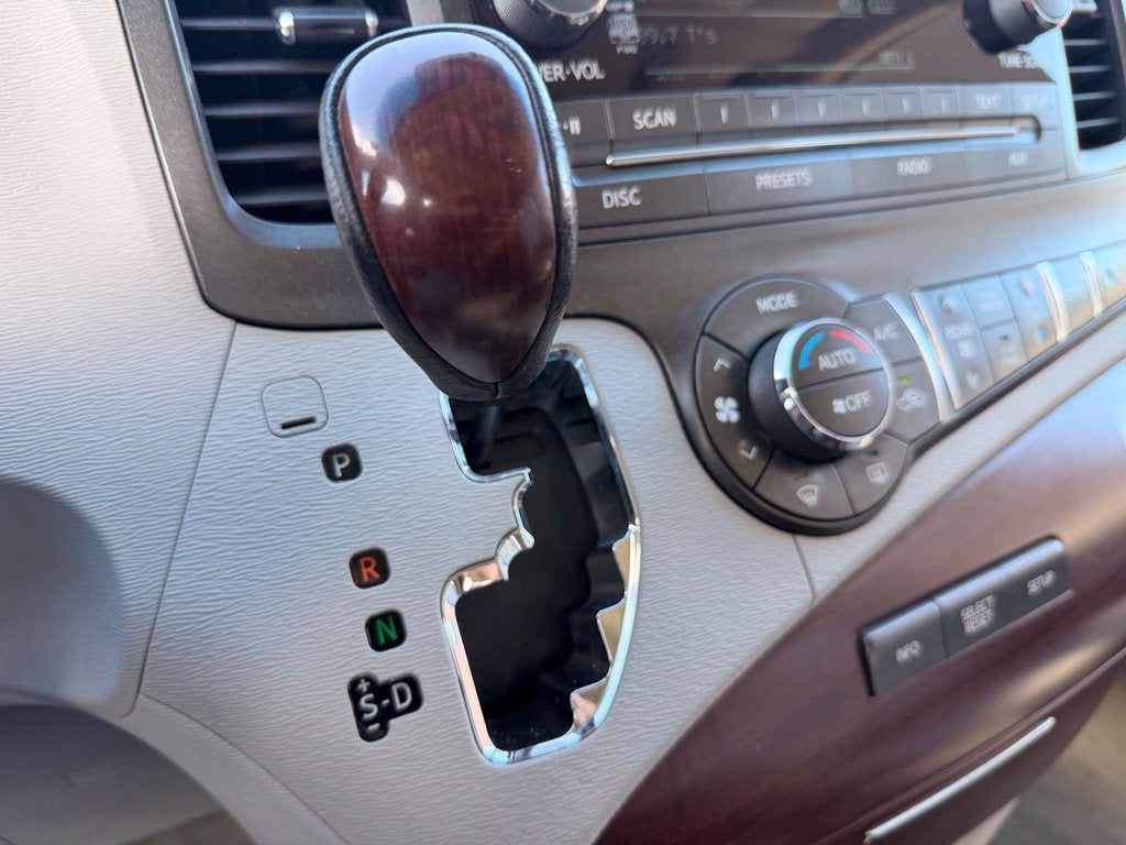 2014 Toyota Sienna XLE 8 Passenger