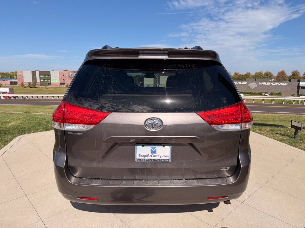 2014 Toyota Sienna XLE 8 Passenger