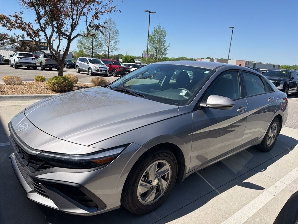 2025 Hyundai Elantra SE