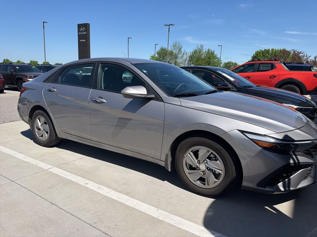 2025 Hyundai Elantra SE