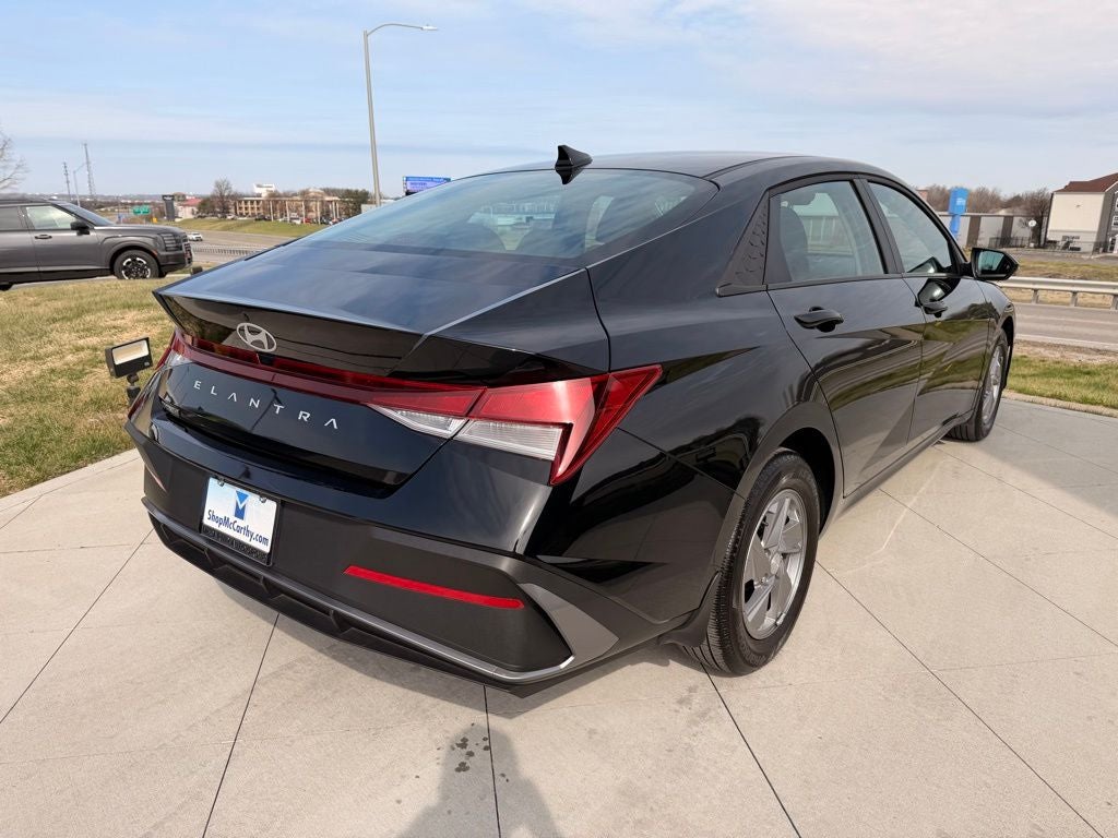 2025 Hyundai Elantra SE