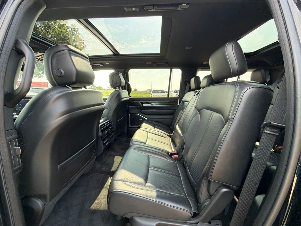 2024 Jeep Wagoneer Base