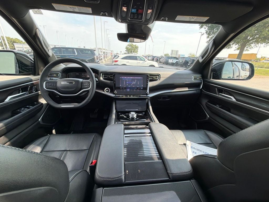 2024 Jeep Wagoneer Base