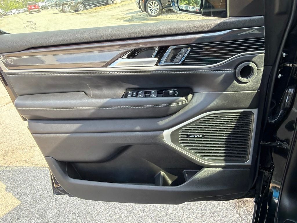 2024 Jeep Wagoneer Base