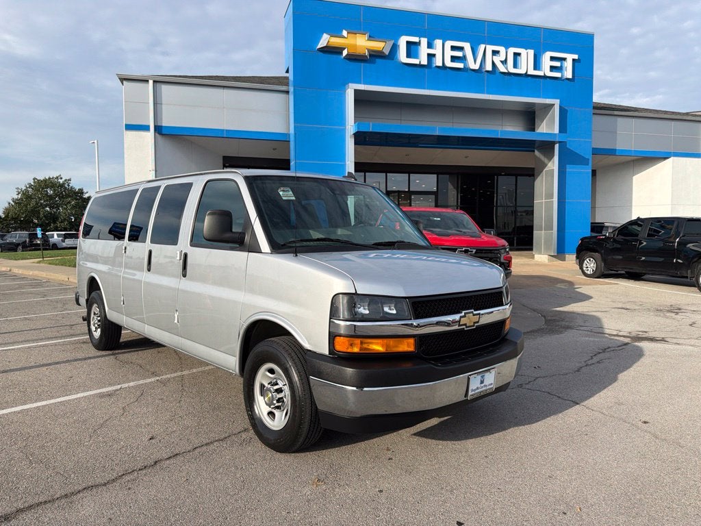 2025 Chevrolet Express 3500 LT Passenger