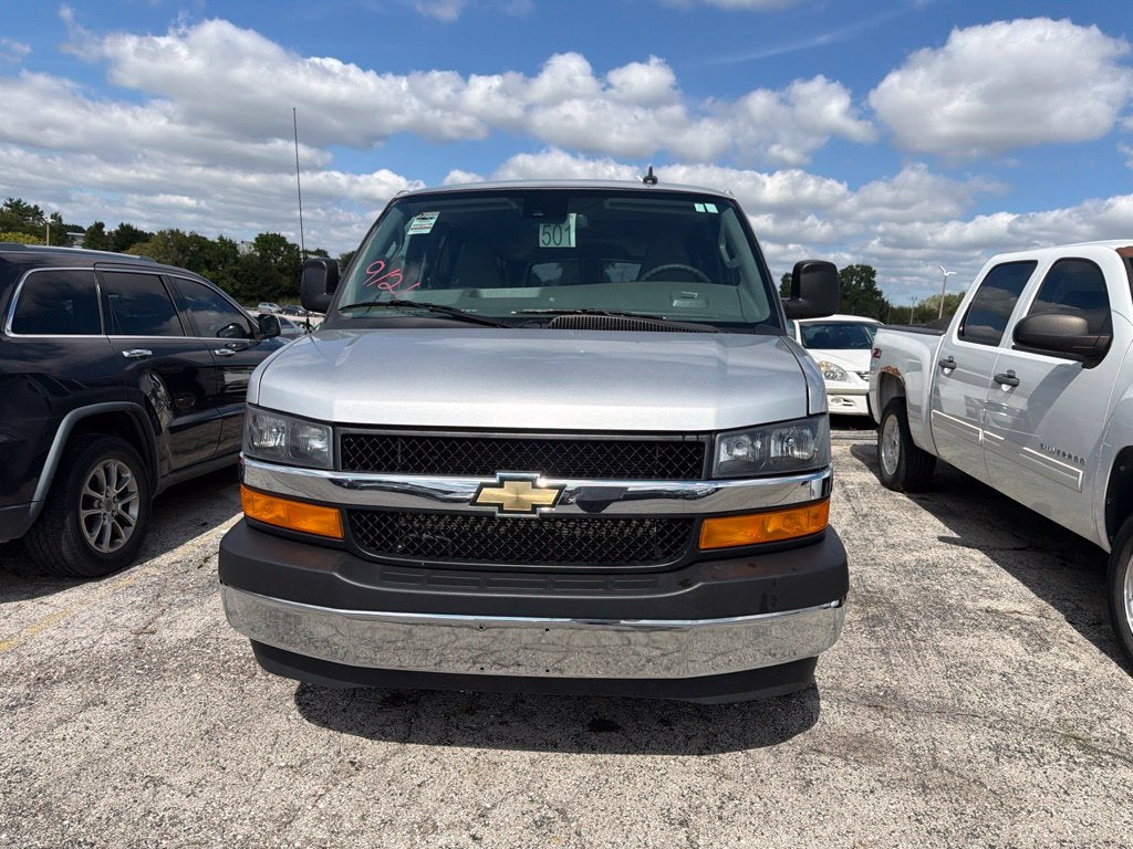 2025 Chevrolet Express 3500 LT Passenger