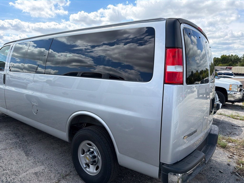 2025 Chevrolet Express 3500 LT Passenger
