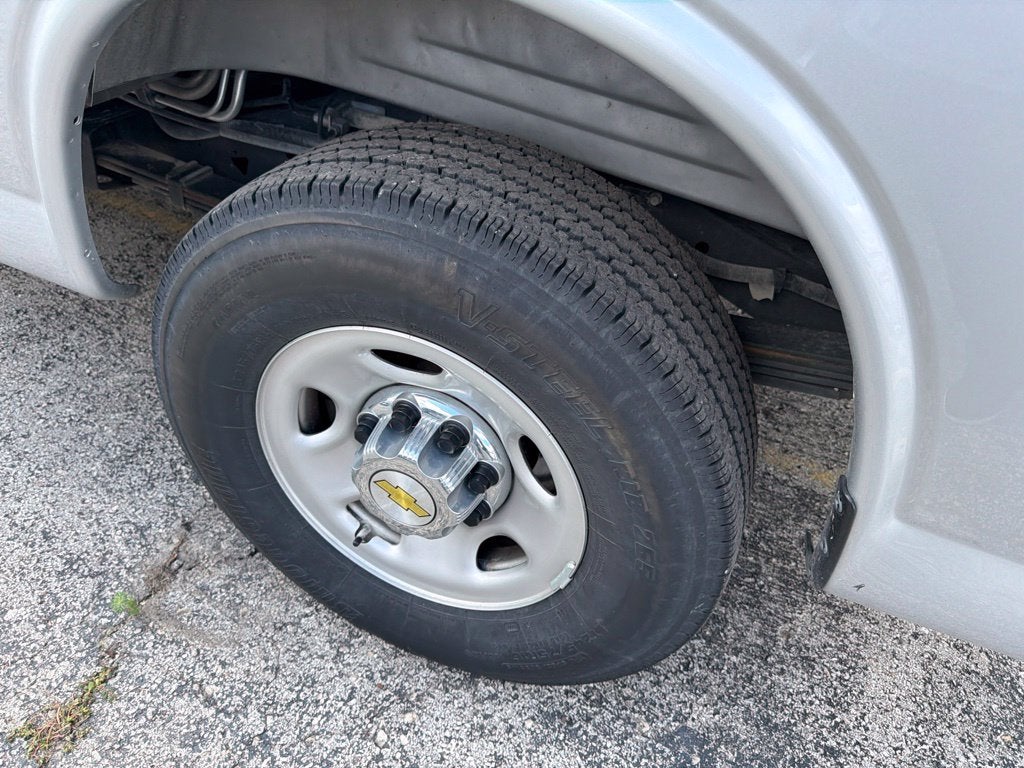 2025 Chevrolet Express 3500 LT Passenger