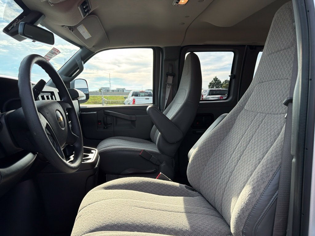 2025 Chevrolet Express 3500 LT Passenger