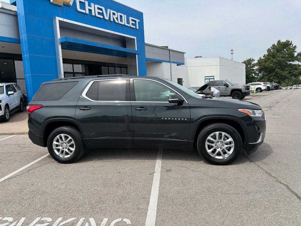 2021 Chevrolet Traverse LT Leather