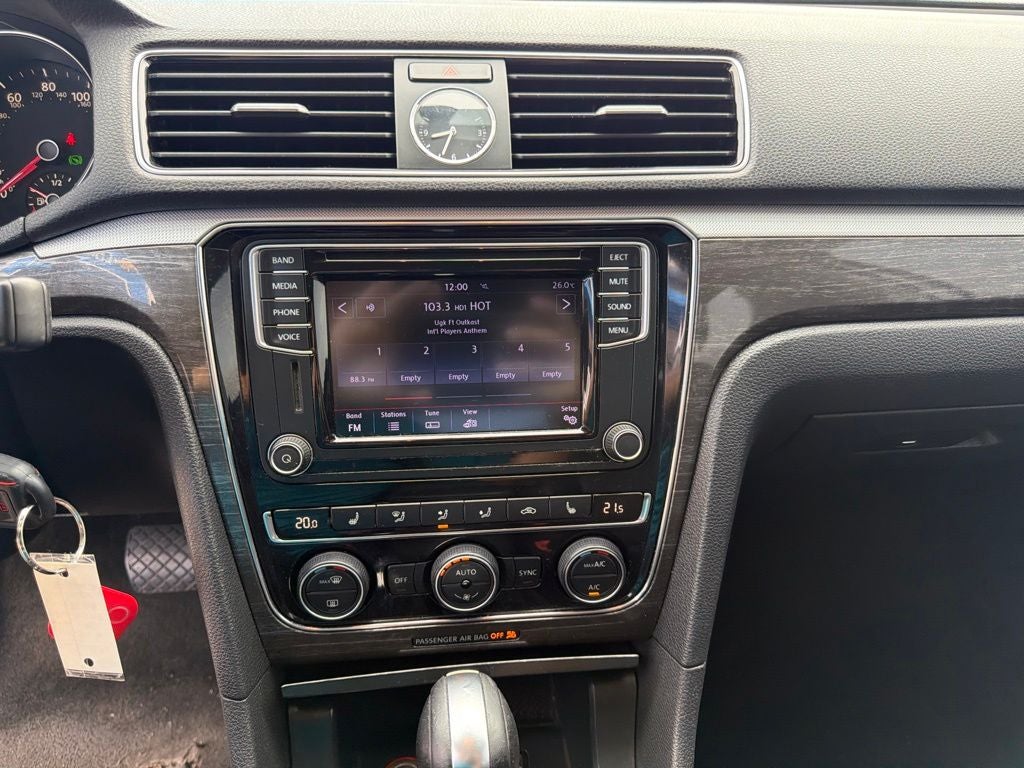 2016 Volkswagen Passat 1.8T SE