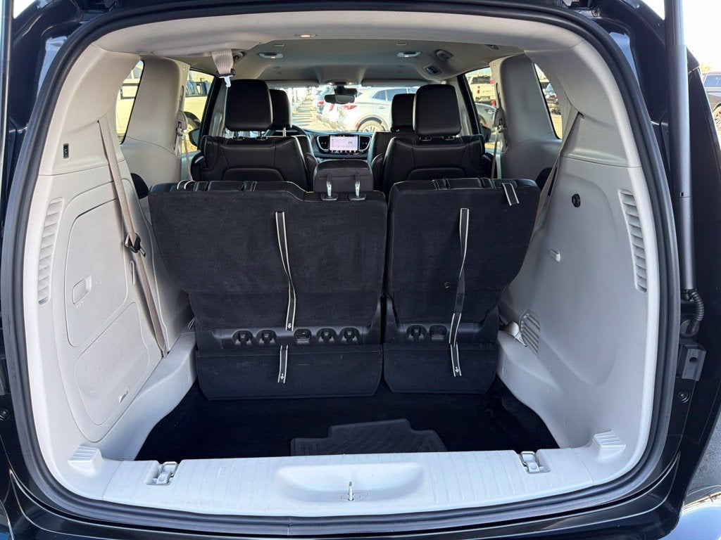 2023 Chrysler Pacifica Hybrid Touring L