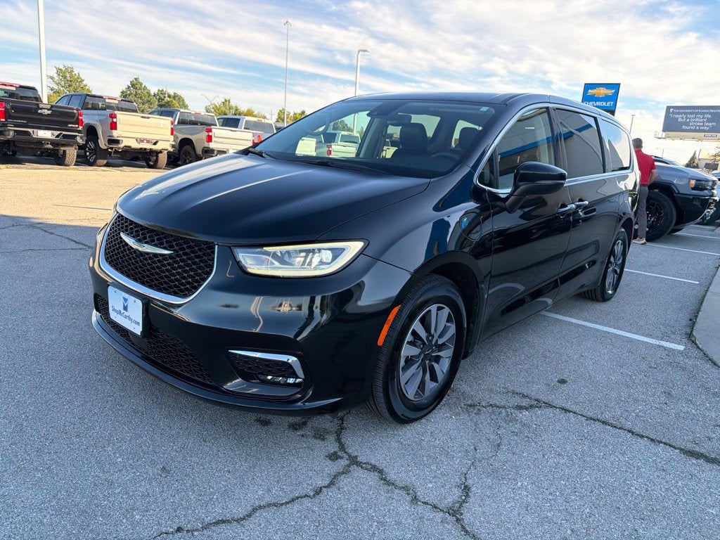 2023 Chrysler Pacifica Hybrid Touring L