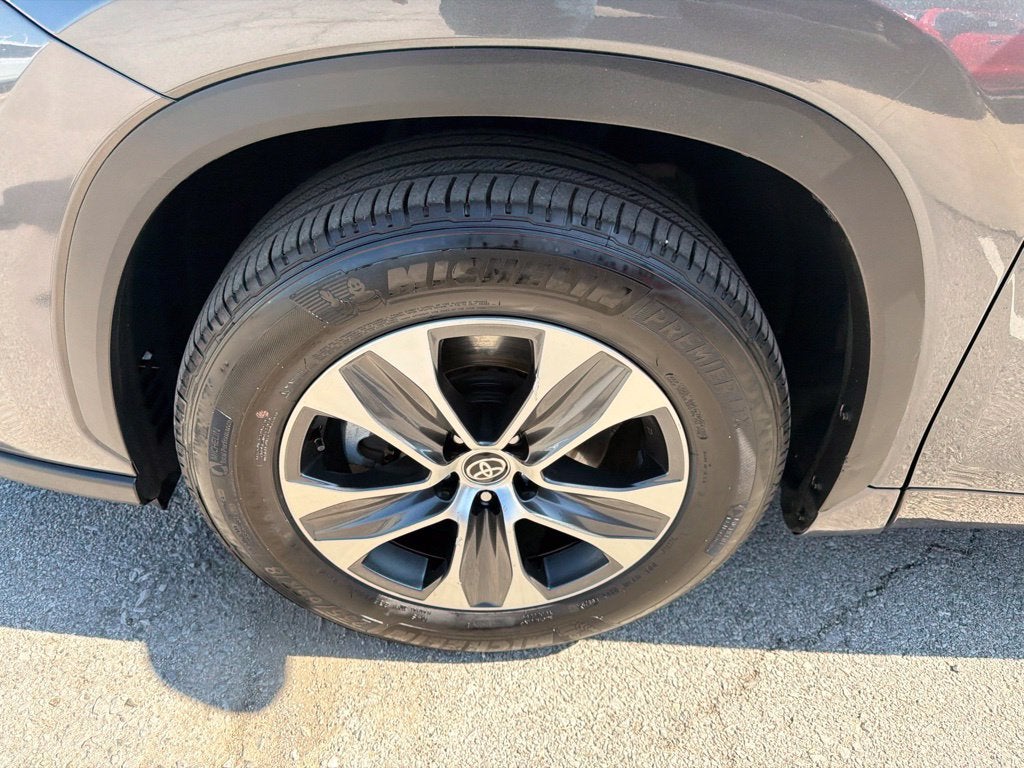 2025 Toyota Highlander XLE