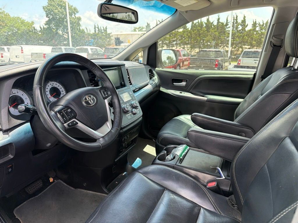 2017 Toyota Sienna SE Premium 8 Passenger