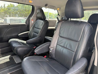 2017 Toyota Sienna SE Premium 8 Passenger