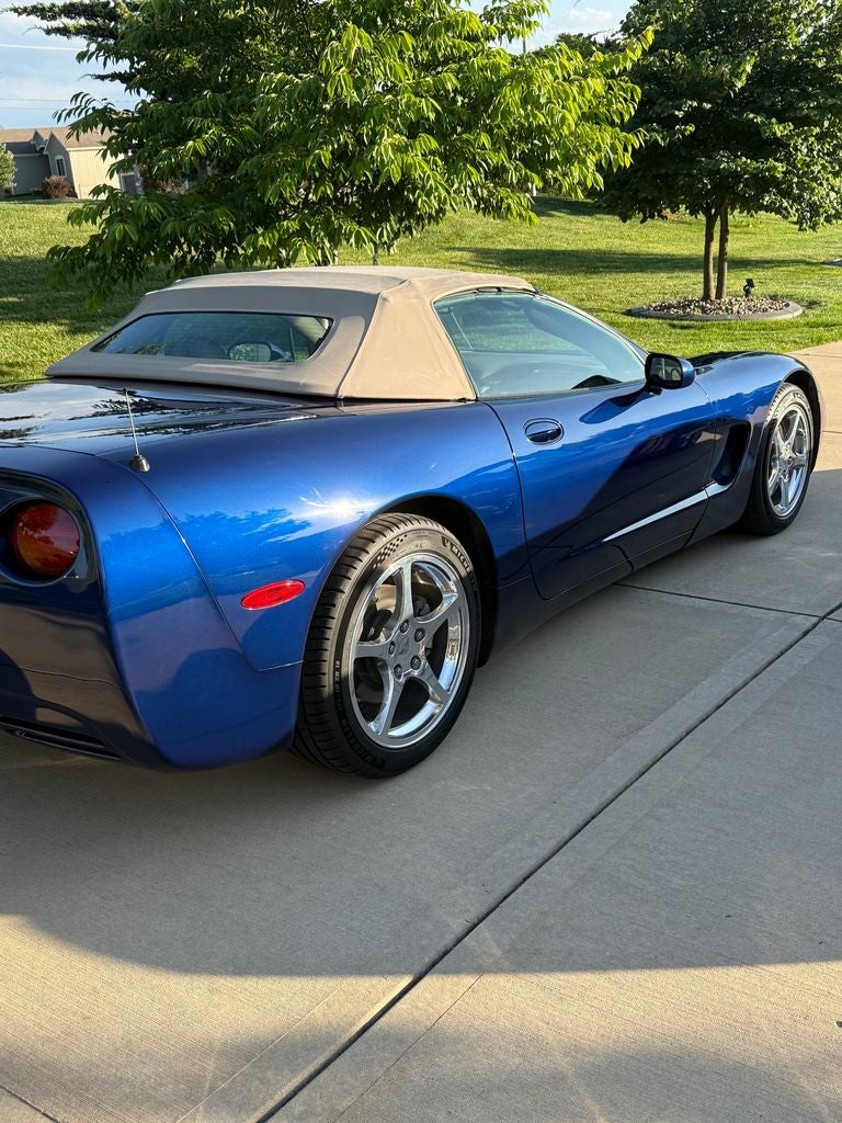 2004 Chevrolet Corvette Base