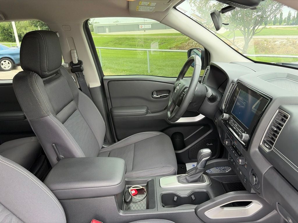 2024 Nissan Frontier SV