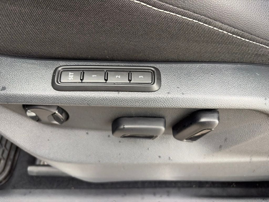 2022 Volkswagen Tiguan 2.0T SEL R-Line