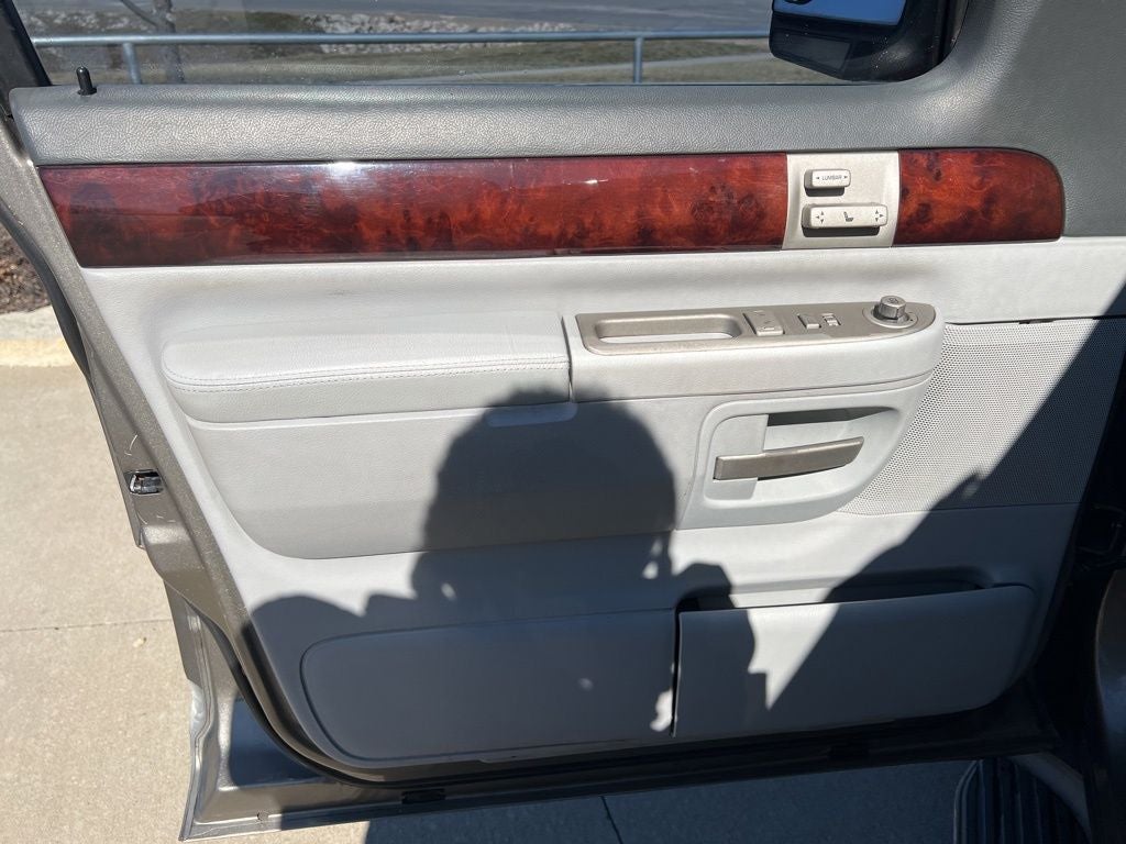 2004 Lincoln Aviator Base Luxury