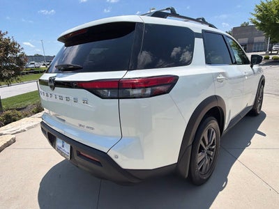 2022 Nissan Pathfinder SV