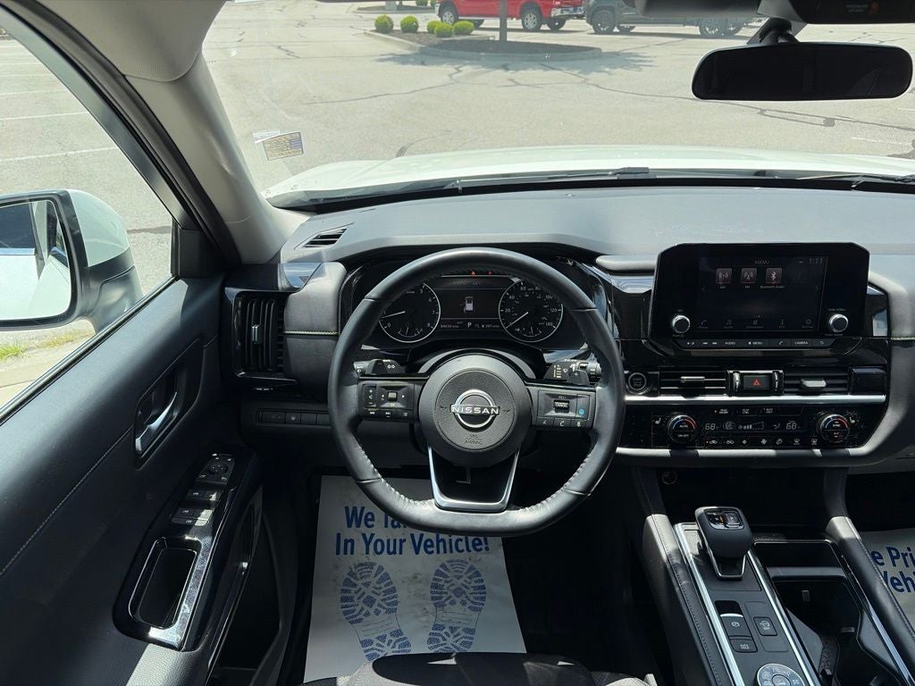 2022 Nissan Pathfinder SV