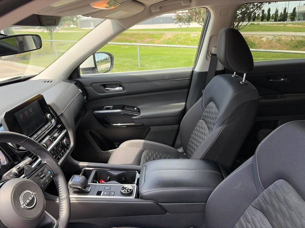 2022 Nissan Pathfinder SV