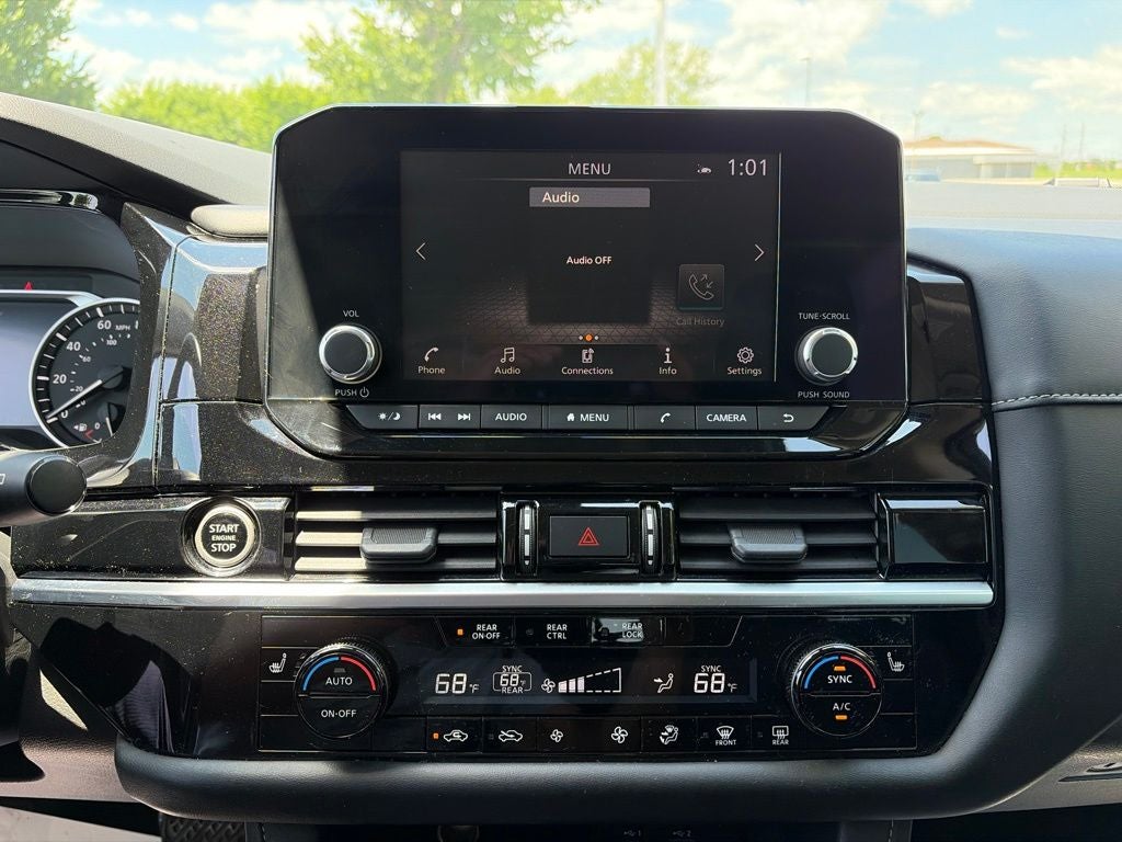 2022 Nissan Pathfinder SV
