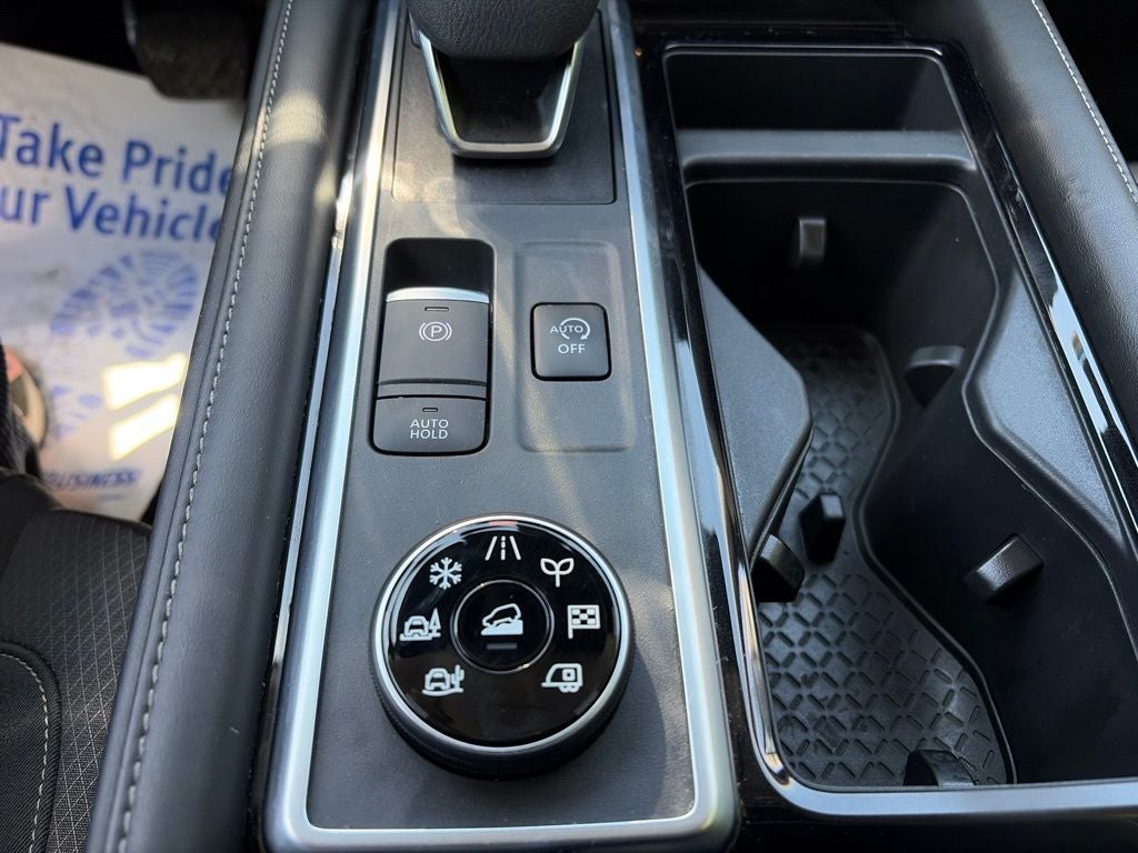 2022 Nissan Pathfinder SV