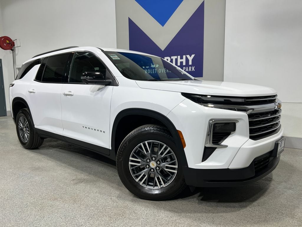 Used 2024 Chevrolet Traverse 1LT with VIN 1GNERGKS6RJ162460 for sale in Kansas City