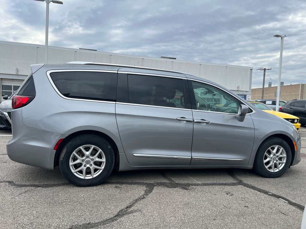 Used 2020 Chrysler Pacifica Touring L with VIN 2C4RC1BG3LR274379 for sale in Kansas City