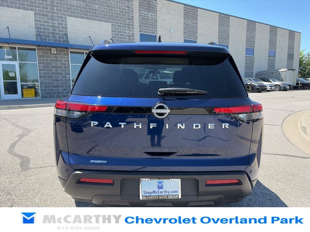 2025 Nissan Pathfinder SV