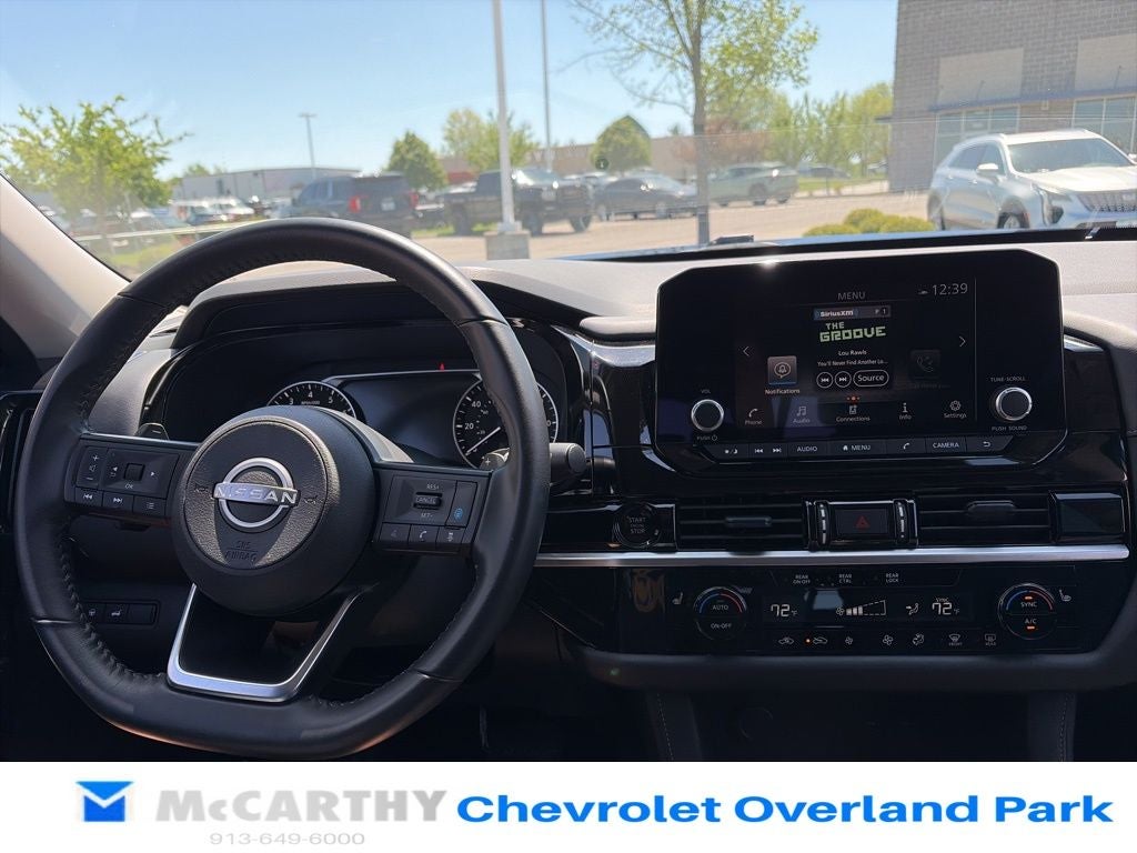 2025 Nissan Pathfinder SV