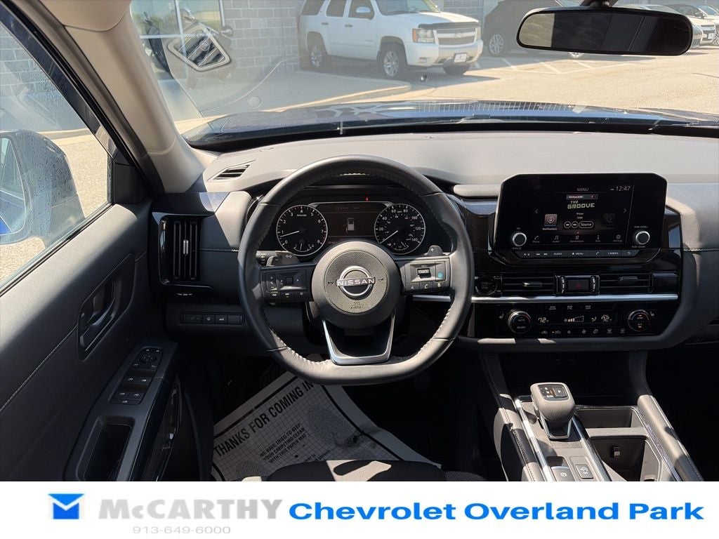 2025 Nissan Pathfinder SV
