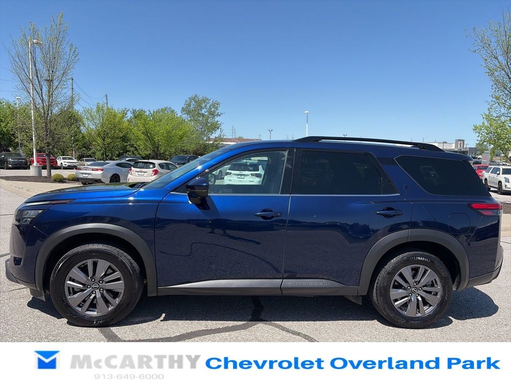 2025 Nissan Pathfinder SV
