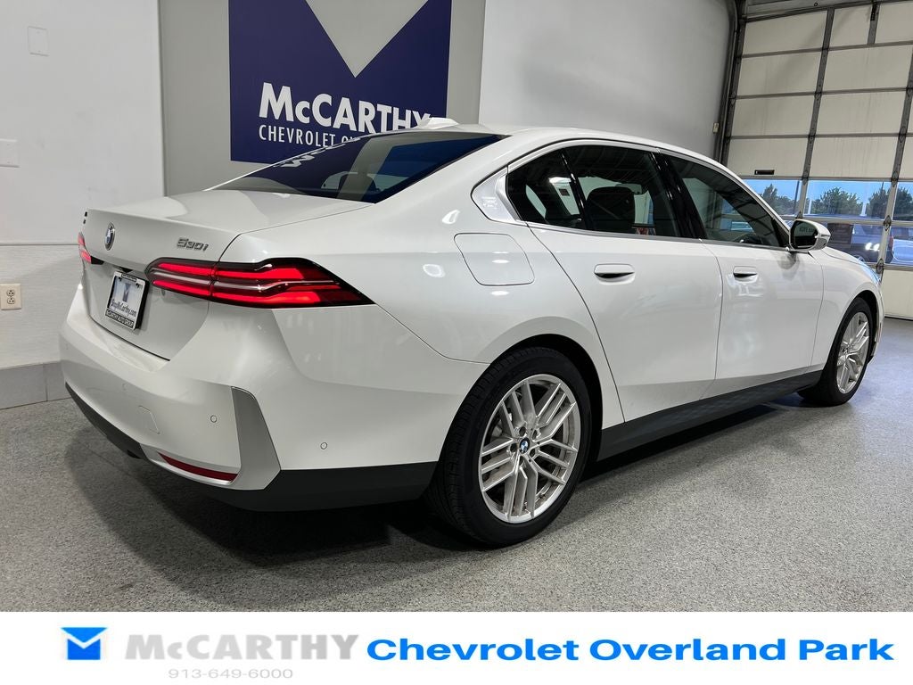 2025 BMW 5 Series 530i xDrive