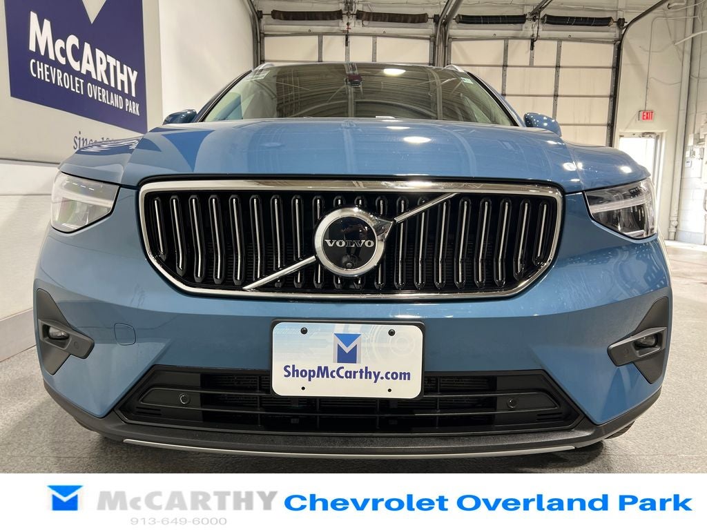 2025 Volvo XC40 B5 Plus Bright Theme