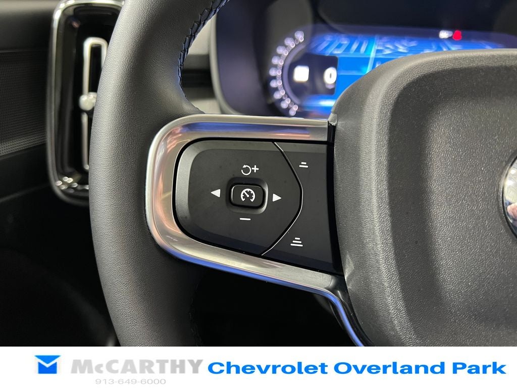 2025 Volvo XC40 B5 Plus Bright Theme