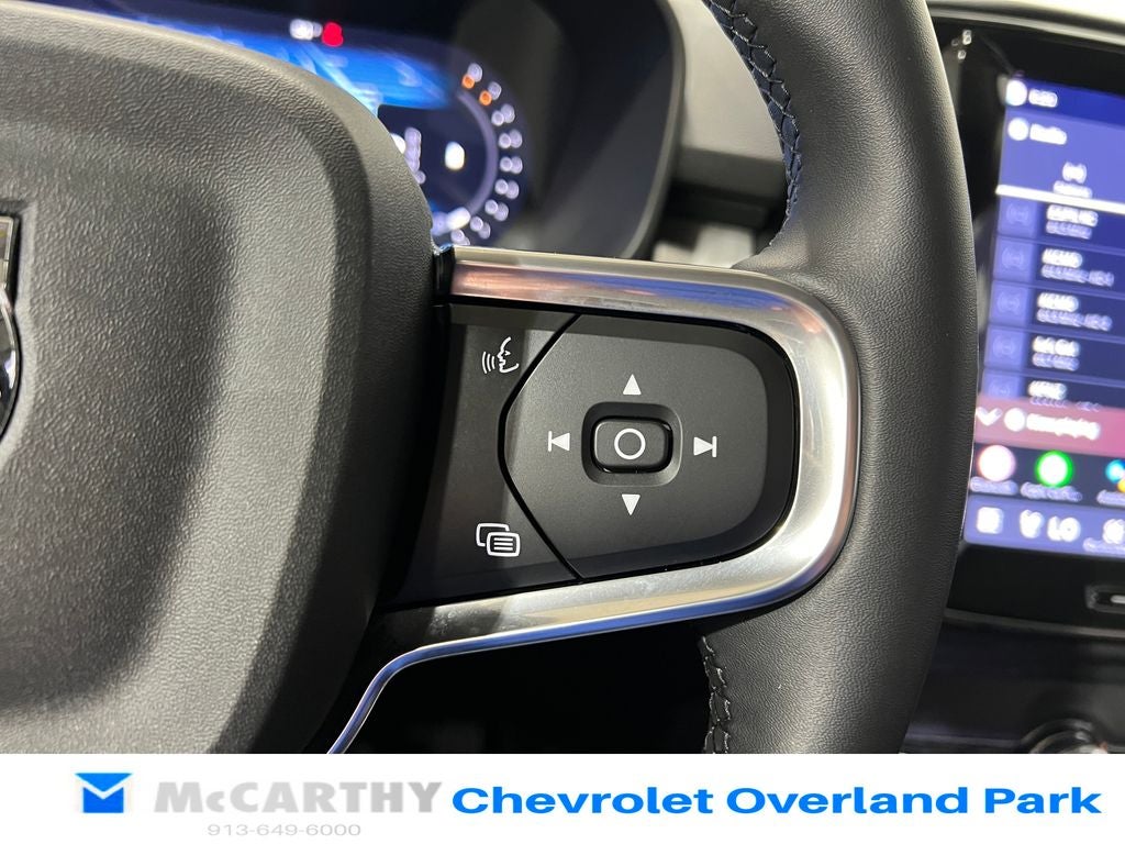 2025 Volvo XC40 B5 Plus Bright Theme