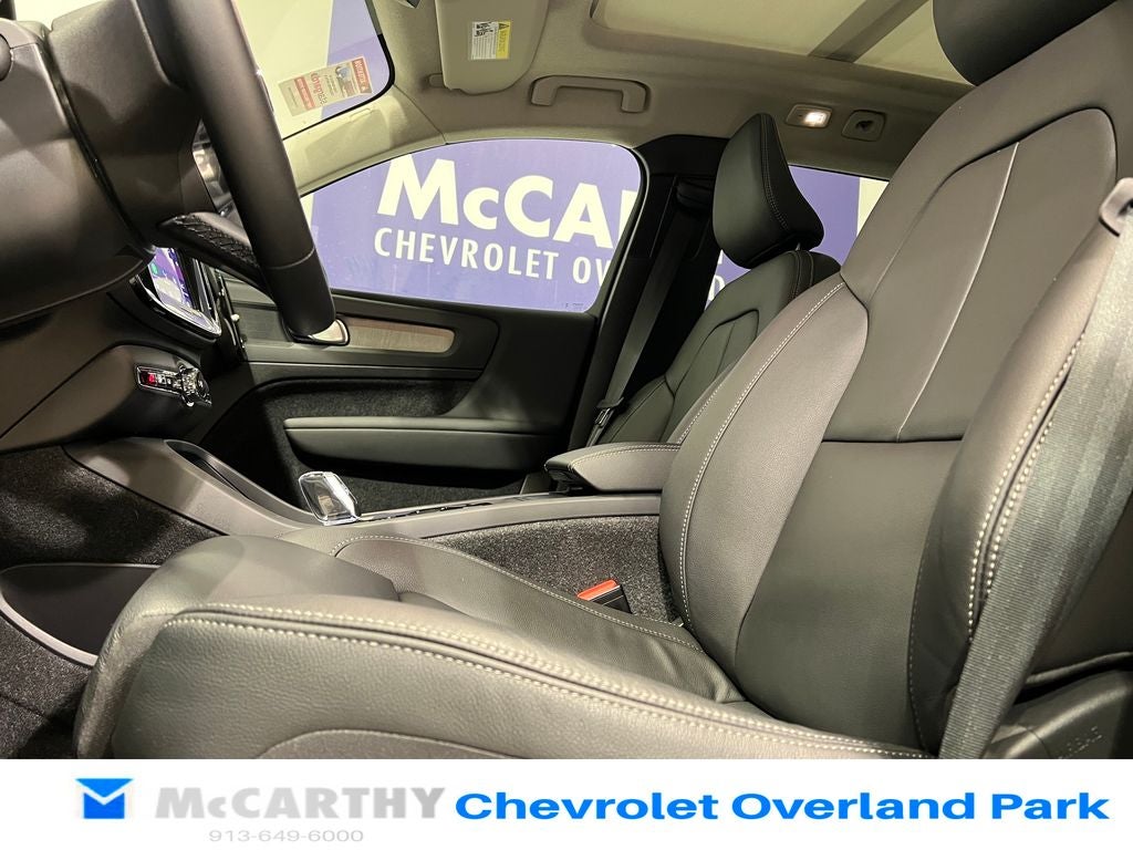 2025 Volvo XC40 B5 Plus Bright Theme