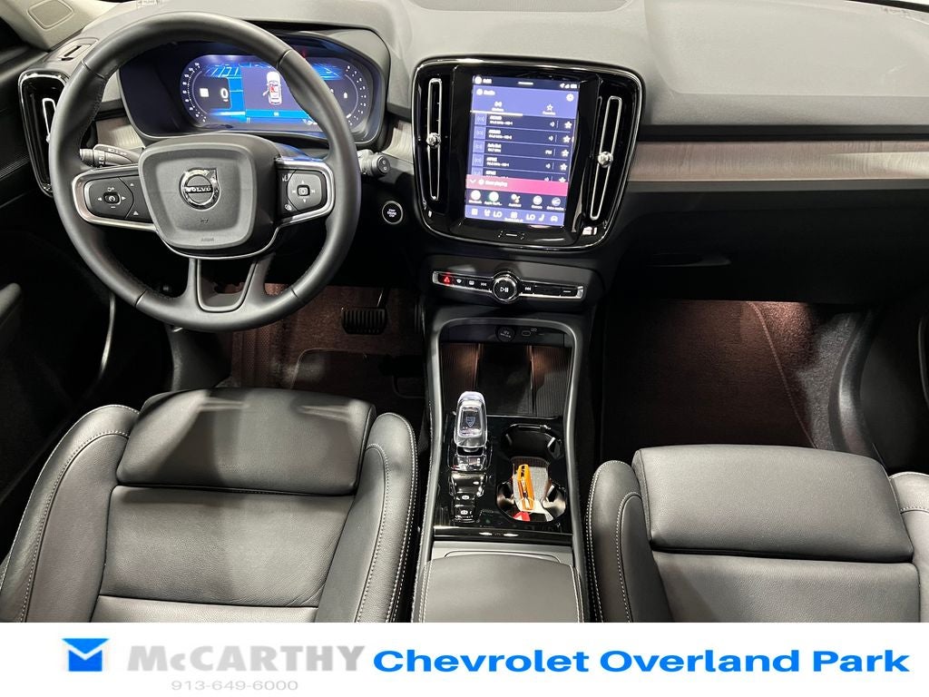2025 Volvo XC40 B5 Plus Bright Theme