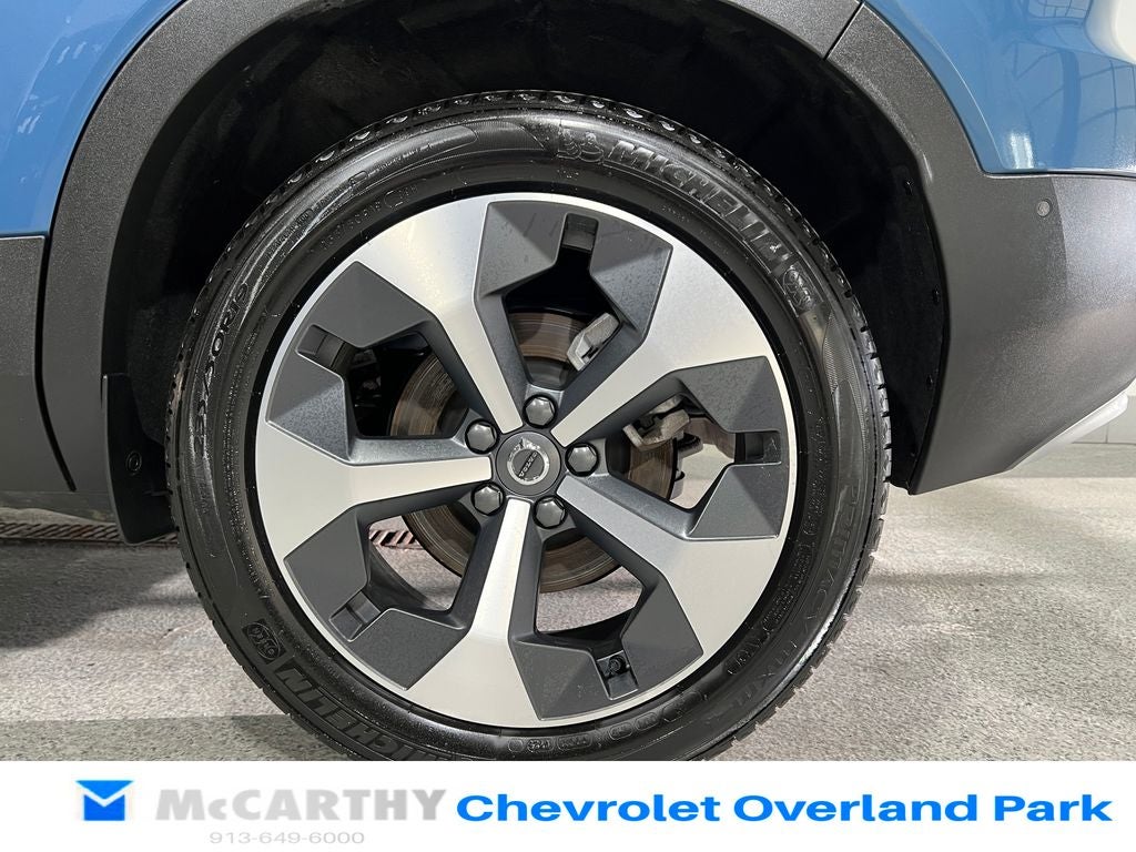 2025 Volvo XC40 B5 Plus Bright Theme