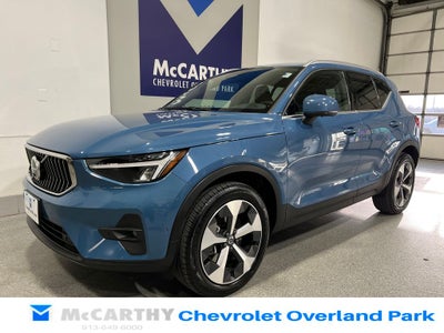 2025 Volvo XC40 B5 Plus Bright Theme