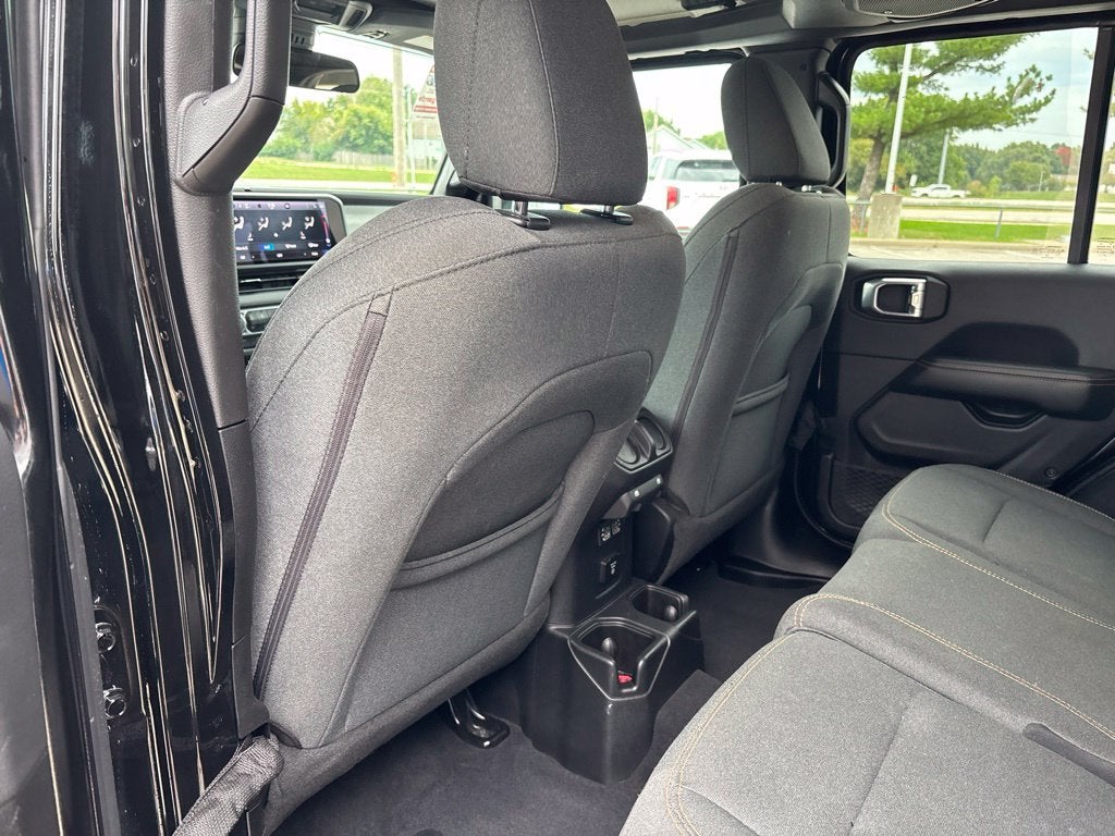 2025 Jeep Wrangler 4-Door Sahara 4x4